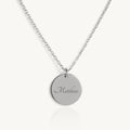 Halskette mit rundem Anhänger / Name