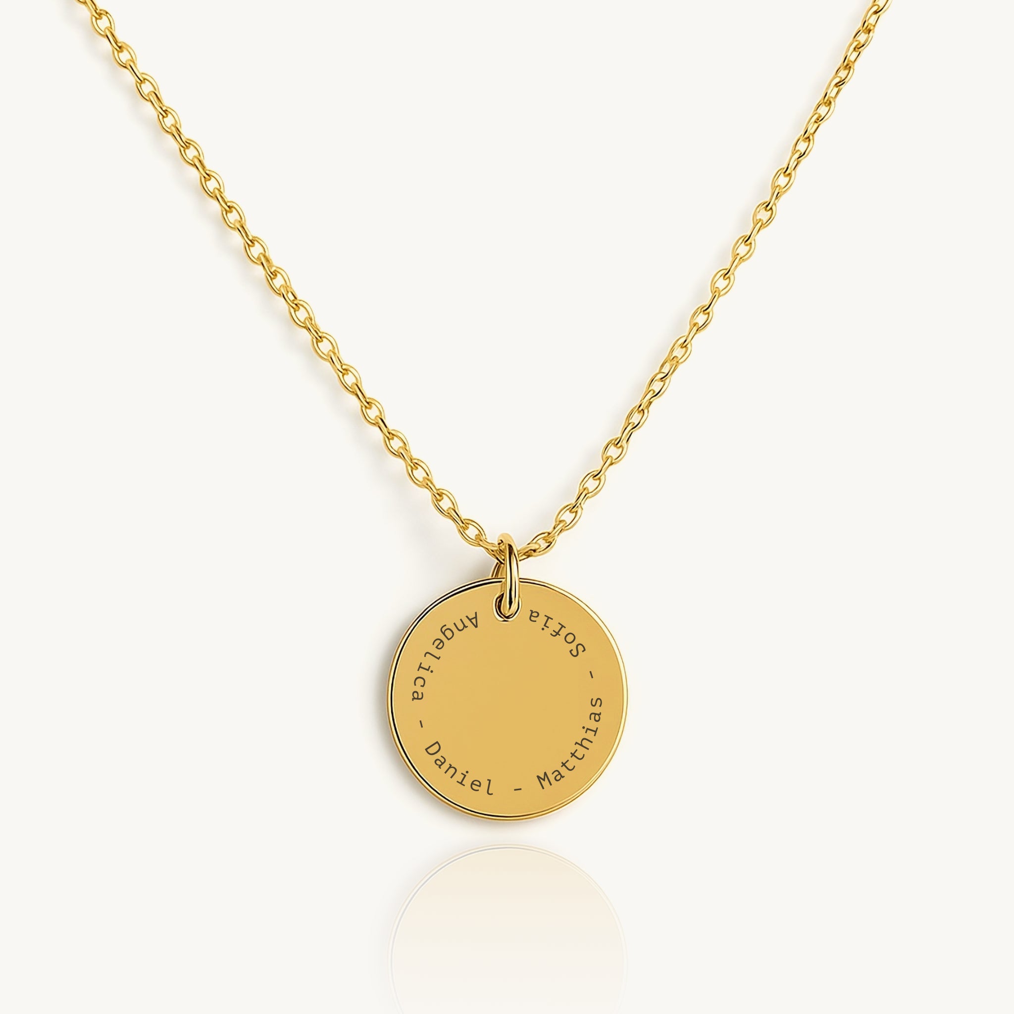 Halskette mit rundem Anhänger / 4 Namen