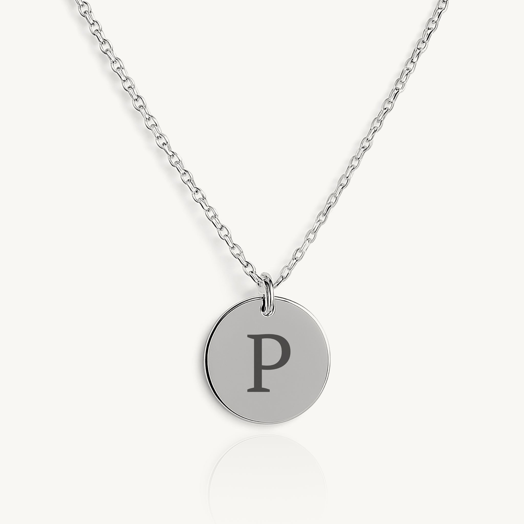 Halskette mit rundem Anhänger / eine Initiale